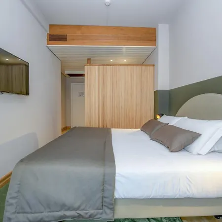 Готель Hotel City Дезенцано-дель-Гарда