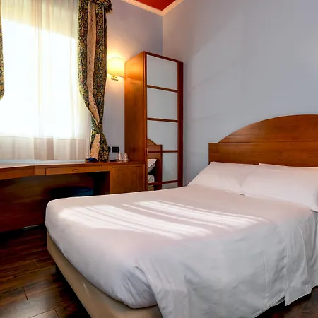 Готель Hotel City