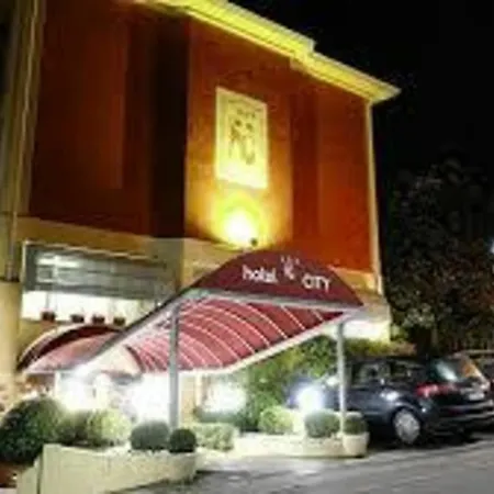Готель Hotel City